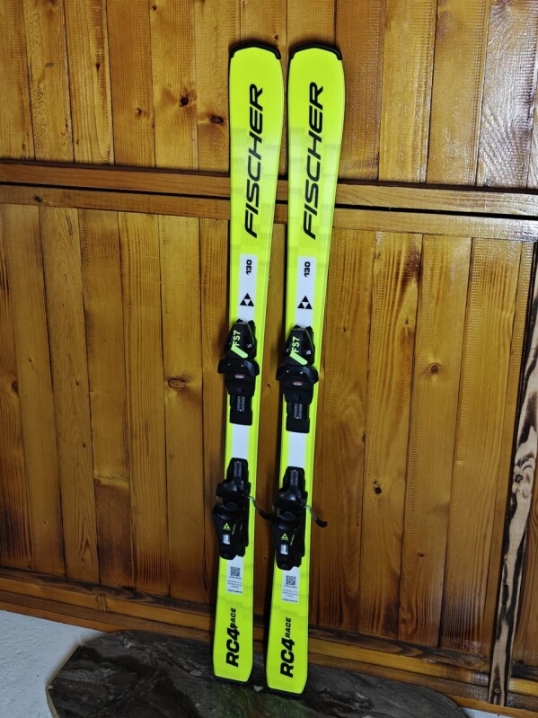 LYŽE FISCHER RC4 RACE JR 130CM --MODEL 2026--